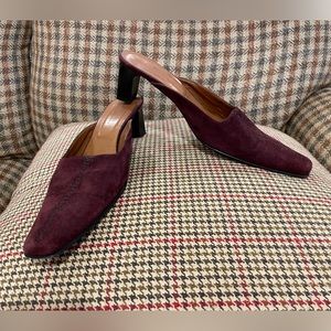 Tommy Bahama Mule 8 1/2 Burgandy suede